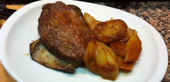 Paletilla de cordero asado