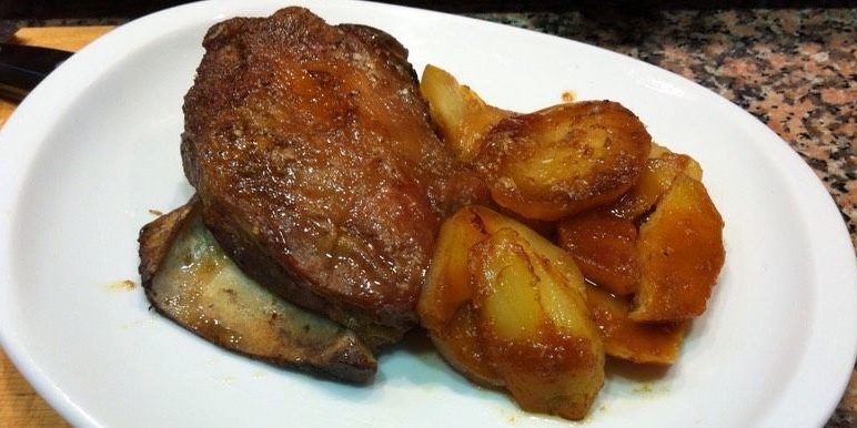 Paletilla de cordero asado